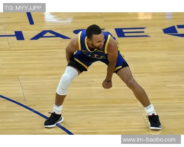 库里21分钟内狂砍31分31科尔笑容满面与其相视而笑